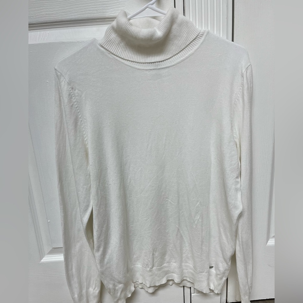 WHITE CALVIN KLEIN TURTLENECK SWEATER